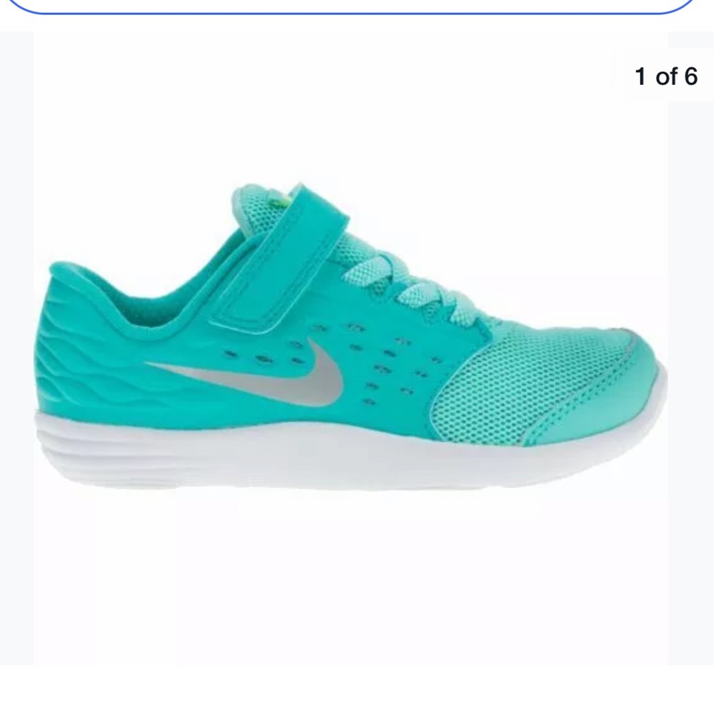 Nike Stelos sneakers